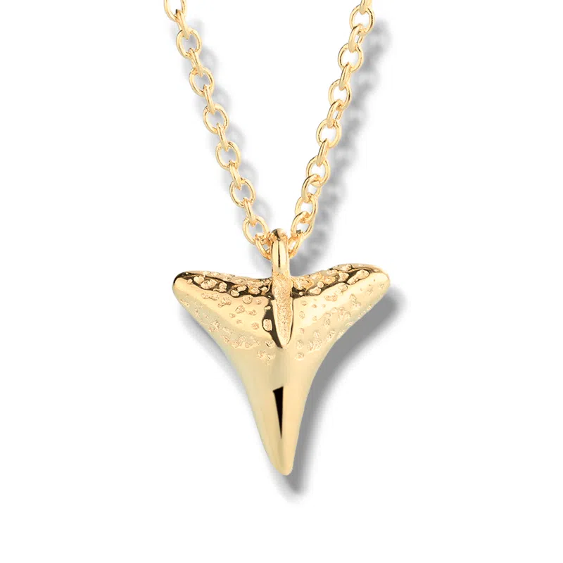 collier dent de requin dore Gold Shark Tooth Necklace